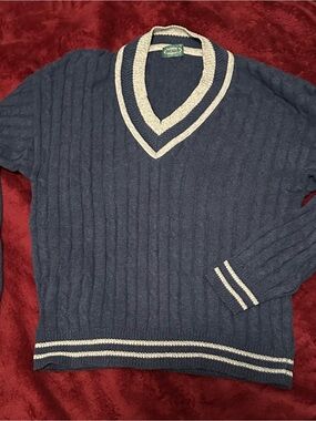 Arcadia Navy V-Neck Cable Knit Sweater with Cream Trim